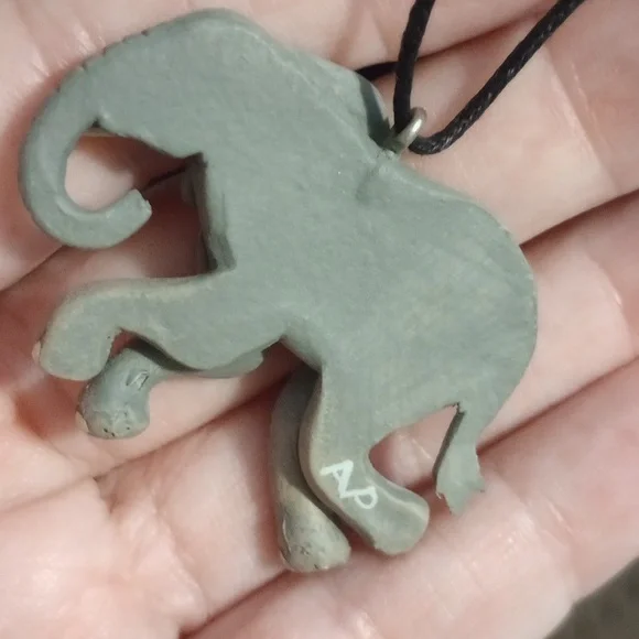 Elephant Pendant - Picture 2 of 3